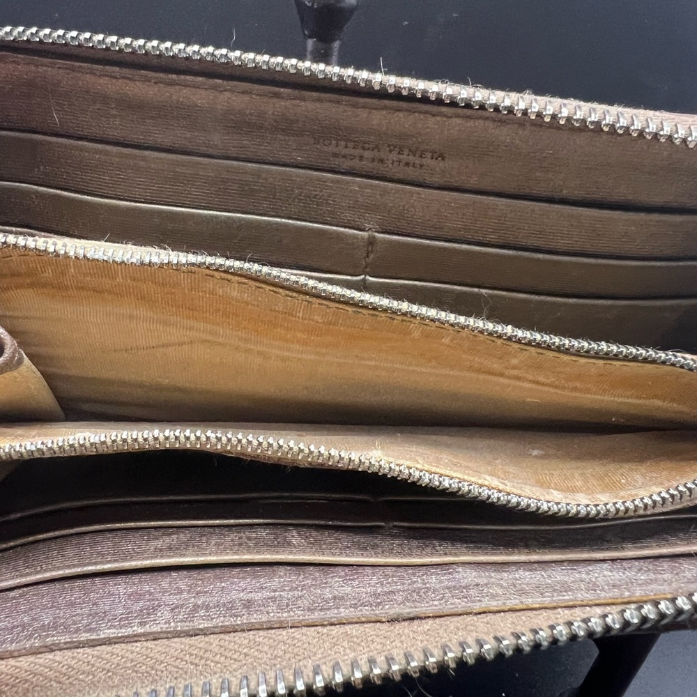 Authentic Bottega Veneta
Intrecciato Metallic Zippy Wallet

Dust Bag included - Picture 6 of 14